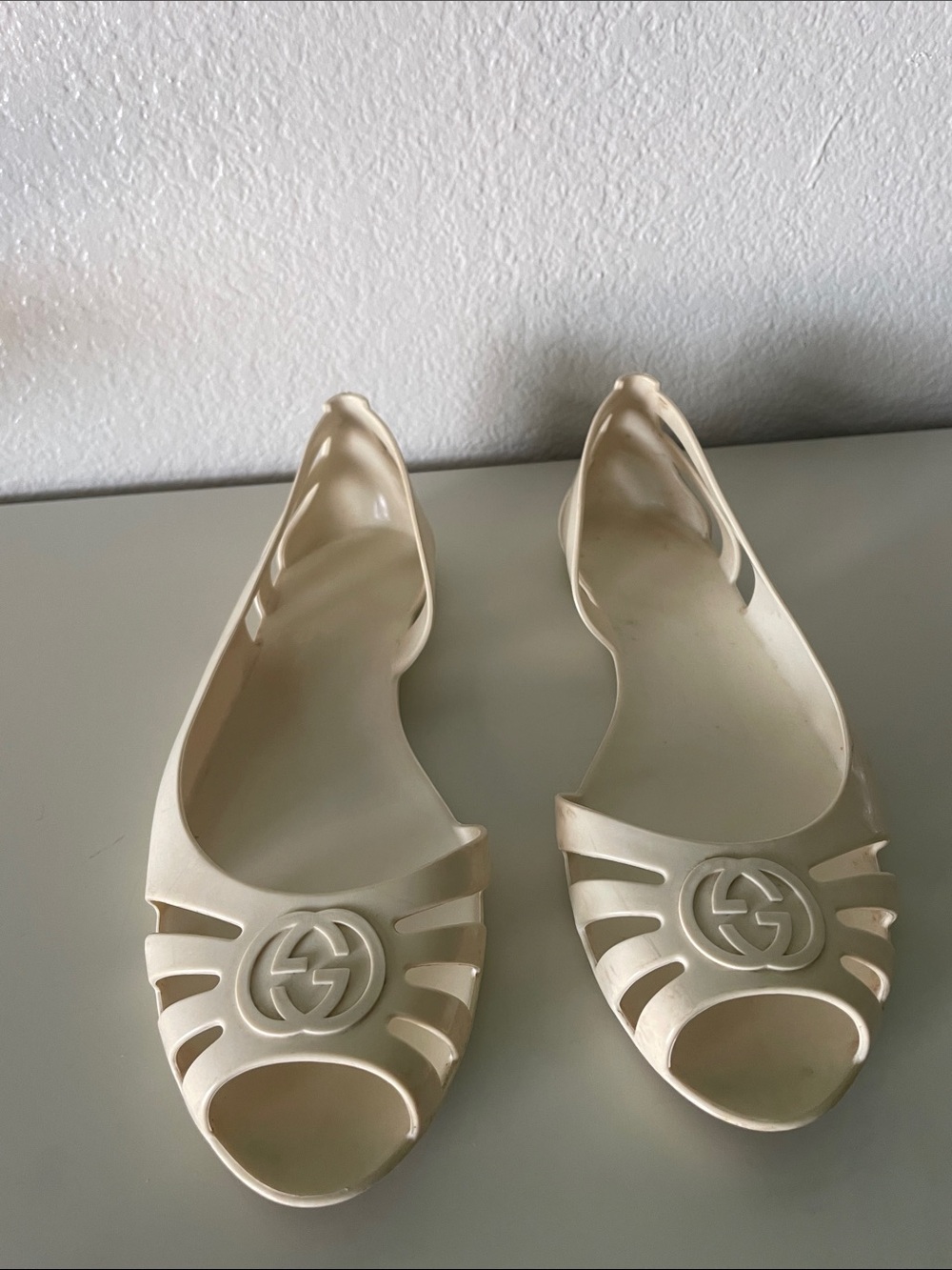 Gucci Cream Open-Toe Jelly Flats with Signature Logo